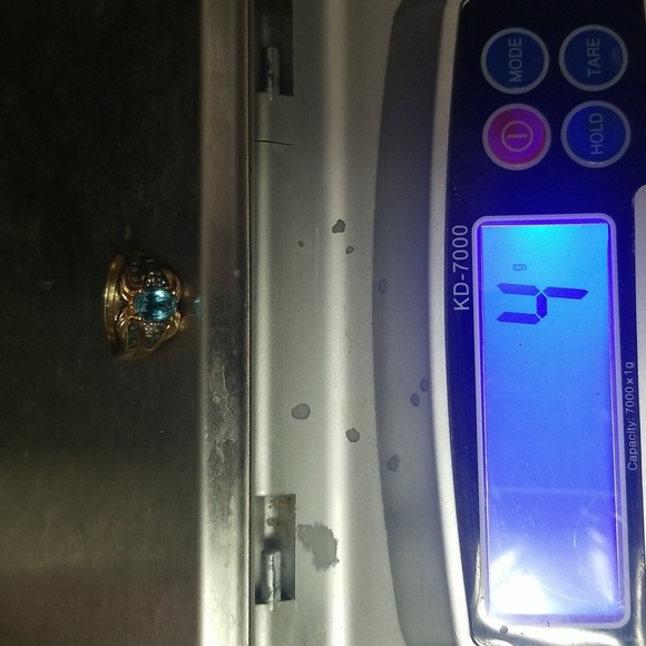 10k Blue Topaz and Diamond ring. Vintage. - Picture 9 of 9